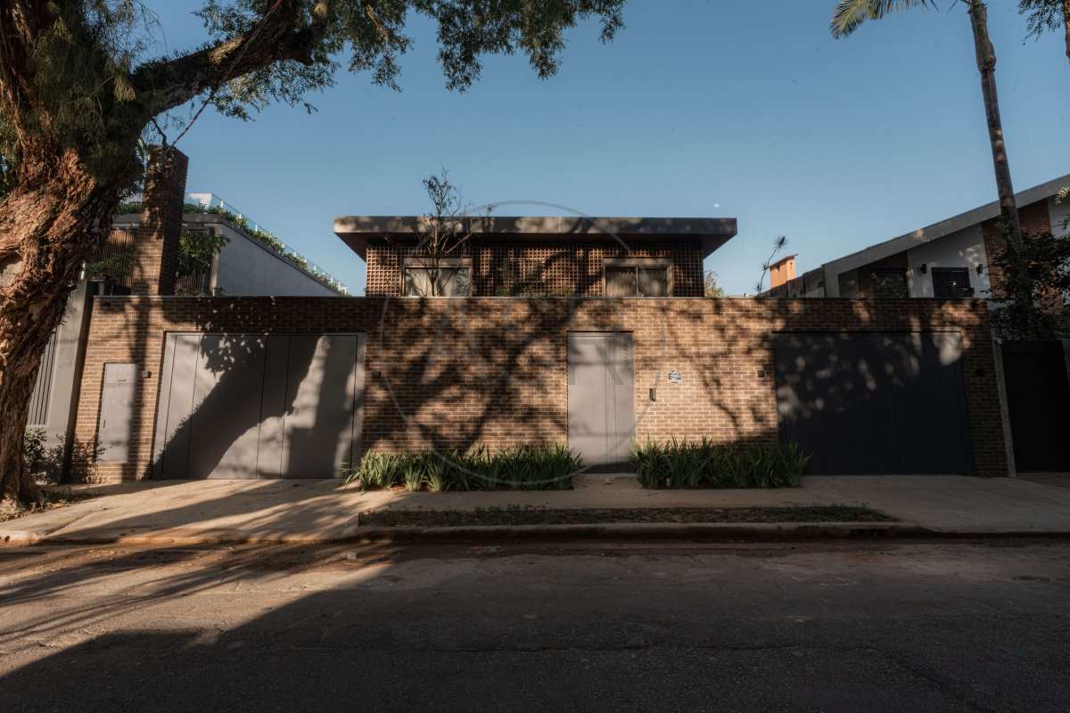 Casa com 701m² de área privativa, Alto de Pinheiros.