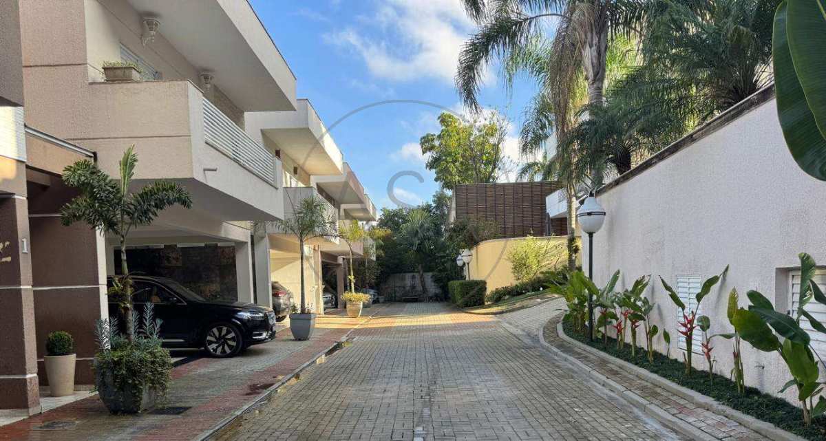 Casa de condomínio à venda com 269m², 4 quartos e 3 vagas, no Brooklin.