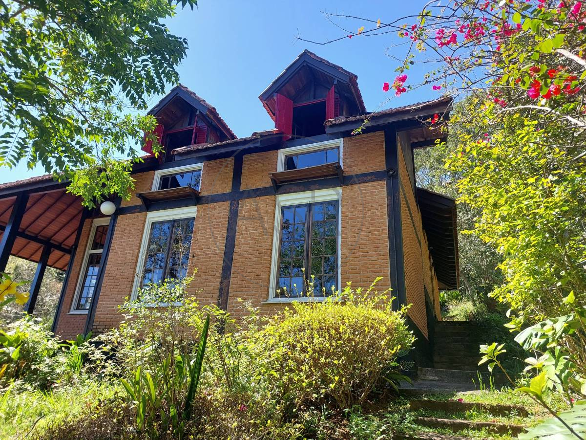 Chácara  à Venda em Itapecerica da Serra-SP, Bairro Palmeiras: 4 Quartos, 3 Salas, 3 Banheiros, 6 Vagas de Garagem, 225m². - ASR Imóveis