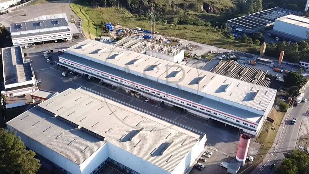 Galpão de 1.180m² para locação em Embu das Artes.