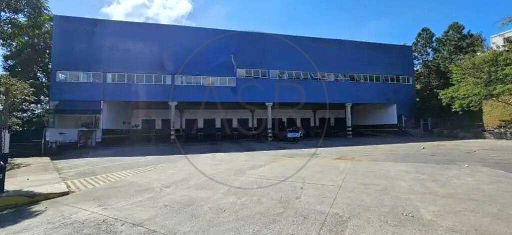Galpão de 6.000m² para locação em Embu das Artes, SP.